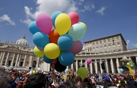 Papa: stop turismo sessuale e traffico organi.