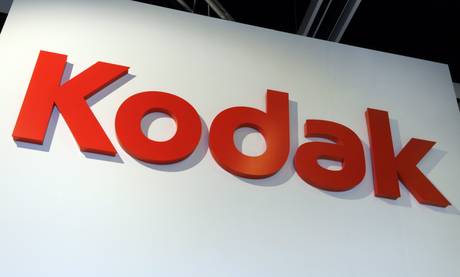 Kodak getta spugna, icona fotografia in bancarotta.
