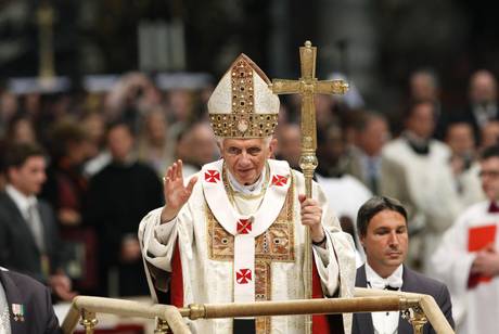 Vaticano: il Papa ordina 9 sacerdoti.